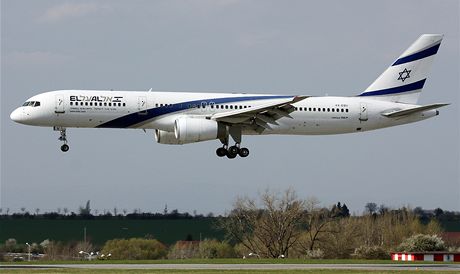 Boeing izraelského premiéra Benjamina Netanjahua pi pistání v Praze