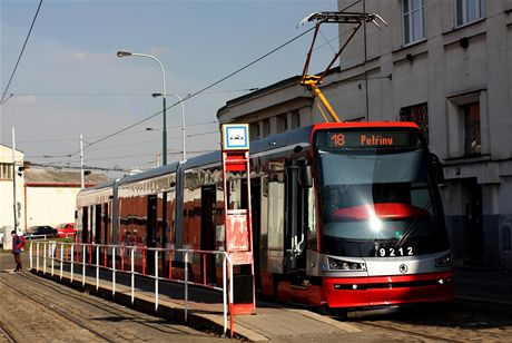Tramvaj 15T ForCity linky íslo 18 ped vozovnou Pankrác