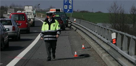 Mu pebíhal na kraji Olomouce rychlostní silnici R35, projídjící auto ho ale srazilo a on na míst zemel. Ilustraní snímek