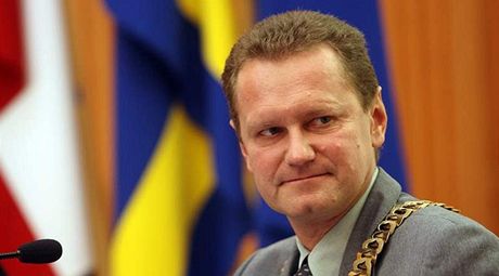 Zlínský primátor Miroslav Adámek chce po upozornní MF DNES znovu otevít audit hospodaení minulého vedení radnice.