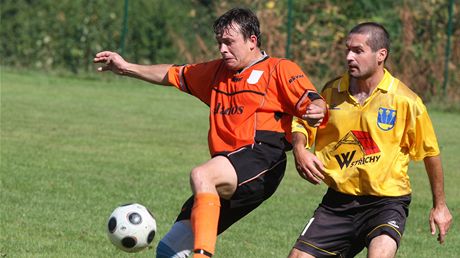 Fotbalový zápas mezi klubem Lípy (vlevo) a Halenkovic.