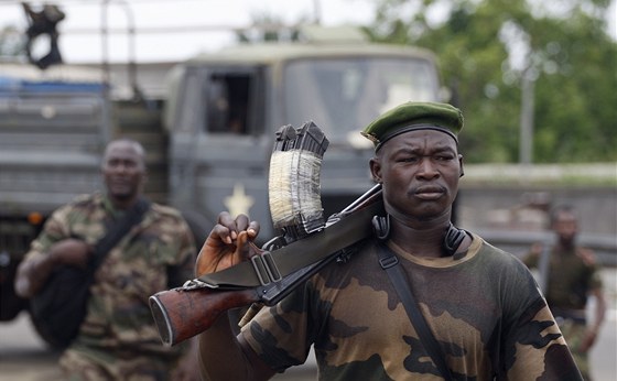 Jednotky Alassaneho Ouattary v Abidanu (6. dubna 2011)