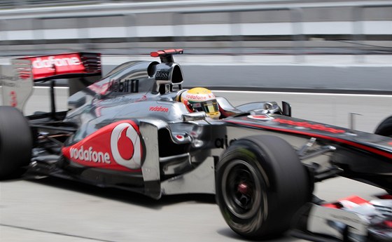 Lewis Hamilton ve volném tréninku GP Malajsie