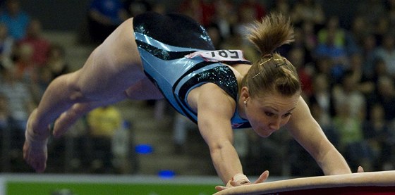 výcarská gymnastka Ariella Kaeslinová bhem svého vystoupení na mistrovství Evropy v Berlín.