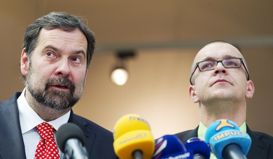 Šéf VV Radek John (vlevo) a místopředseda strany Jaroslav Škárka