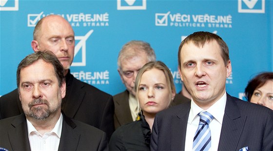 Vít Bárta (VV) pi tiskové konferenci, na které oznámil svojí rezignaci ministra dopravy. (8. dubna 2011)