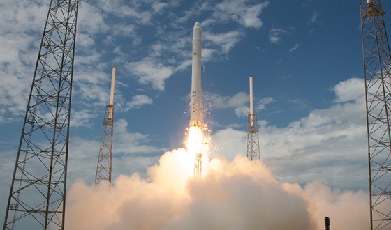 První startu rakety Falcon 9 (lehčí varianty)