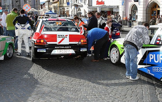 Momentka ze startu Rallye umava 2011