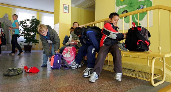 Žáci 4. základní školy, kterou se rozhodli sokolovští zastupitelé zrušit.