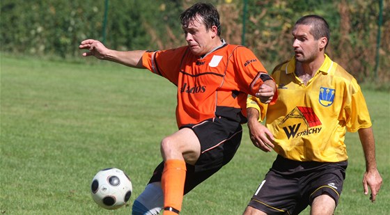 Fotbalový zápas mezi klubem Lípy (vlevo) a Halenkovic.
