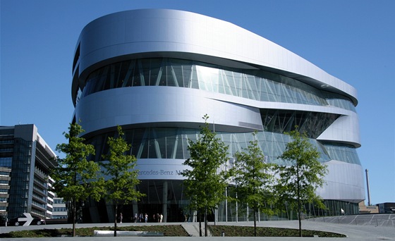 Moderní budova Muzea Mercedesu oslaví v kvtnu ptileté výroí.