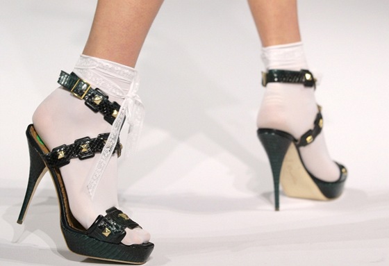 Kombinace ponoek v sandálech potvrzuje, e v mód jsou pravidla od toho, aby se poruovala.