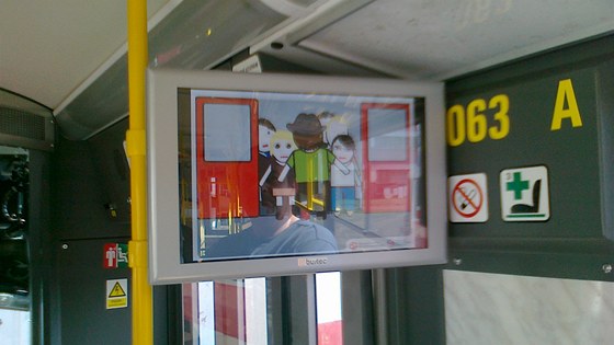 Tramvaj s instalovaným LCD obrazovkami a wi-fi připojením