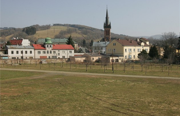 Vrchlabí dostane stamiliony na silnice a hřiště díky automobilce - iDNES.cz