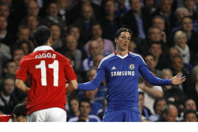 Jako by se i Fernando Torres divil výsledk�m, které nabídla Liga mistr�.