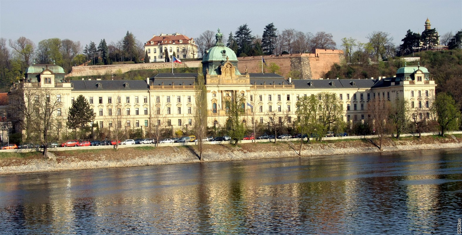 Strakova akademie, sídlo Ú�adu vlády