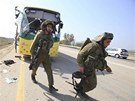 Izraelský kolní autobus zasáhla stela odpálená z pásma Gazy. (7. dubna 2011)