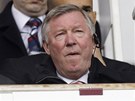 Manager Manchesteru United Alex Ferguson sleduje zápas svých svenc na hiti West Hamu.