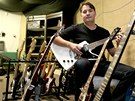 Martin �vehla vyrobil kytaru pro Tom�e Krulicha z Kab�t�