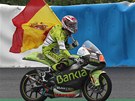 DOMÁCÍ TRIUMF. panlský jezdec Nicolas Terol slaví vítzství na okruhu v Jerezu ve tíd do 125cc.  