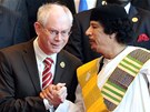 Europrezident Herman Van Rompuy a libyjský diktátor Muammar Kaddáfí pi setkání v listopadu 2010.