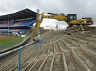 Rekonstrukce fotbalového stadionu ve truncových sadech zaala.