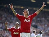 PAN STELEC. Dimitar Berbatov z Manchesteru United oslavuje trefu v zpase s Fulhamem.