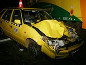 Dopravn nehoda vlaku a auta taxisluby u obce Velk Hotice.
