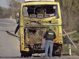 Izraelsk koln autobus zashla stela odplen z psma Gazy. (7. dubna 2011)