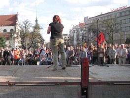 V Brn protestovalo nkolik stovek lid proti vldnm reformm (7. dubna 2011)