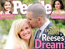 Svatební fotografie americké herečky Reese Witherspoonové a Jima Totha na titulní straně časopisu People.