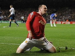 JE�T� TO UM�M! Wayne Rooney z Manchesteru se raduje z g�lu do s�t� Chelsea.