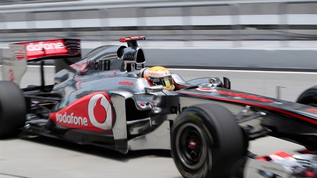 Lewis Hamilton ve volném tréninku GP Malajsie