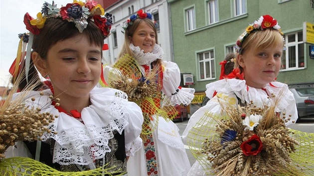 Kromíí proel v sobotu na oslavu letoní sklizn tradiní doínkový prvod. 