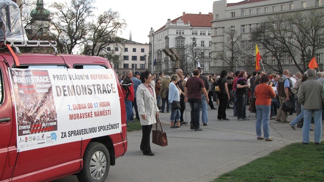 V Brn protestovalo nkolik stovek lidí proti vládním reformám (7. dubna 2011)