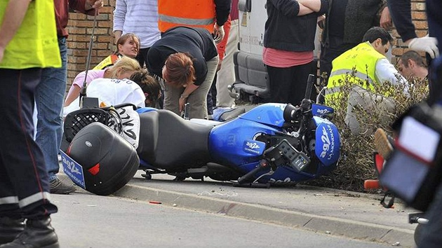 Cyklistický závod Pa�í� - Roubaix poznamenala v roce 2009 nehoda doprovodného motocyklu, který vjel do divák�.