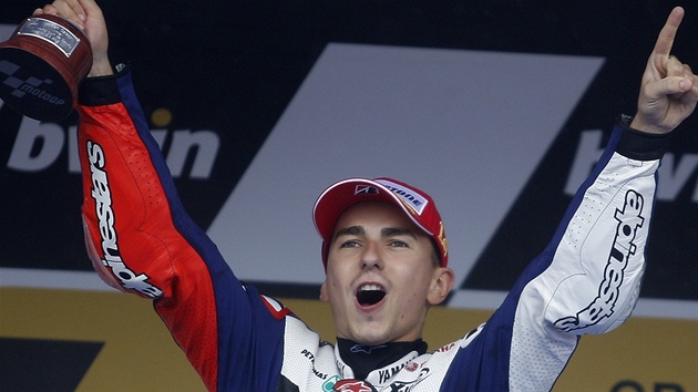 OPT PANL. Jorge Lorenzo ovládl na trati v Jerezu tídu MotoGP, napodobil tak krajana Terola z nií kubatury.  