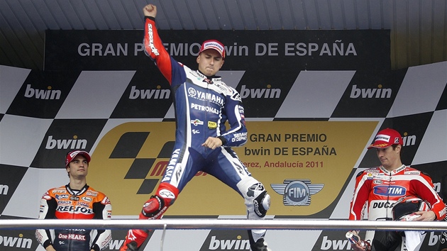 PANLSKÝ KOVBOJ. Jorge Lorenzo oslavuje vítzství na domácí trati v Jerezu. 