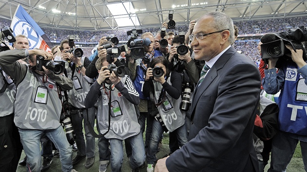 OSTE SLEDOVAN NVRAT. Trenr Felix Magath se po necelm msci vrtil na stadion Schalke, tentokrt v roli trenra Wolfsburgu.