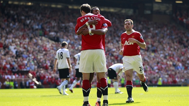 GÓLOVÁ SLAST. Fotbalisté Liverpoolu se radují v utkání proti Manchesteru City.