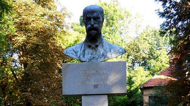 V Užhorodu se dá narazit na různé stopy po českém vlivu, jako je například tahle busta T. G. Masaryka.