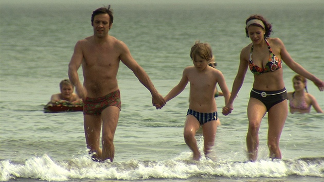 Hlavní hrdinové seriálu Vyprávj rodina Dvoákových si v nových epizodách vyrazila na dovolenou do východního Nmecka.