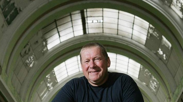 Zastupitel, poslanec a architekt Miroslav Petrá� v Macho�ov� pasá�i
