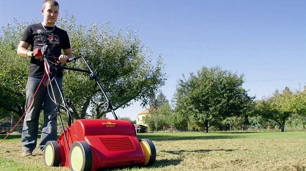 Trávník pot�ebuje pé�i i na podzim.