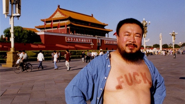 Aj Wej-wej: ještě  v pondělí se psalo, že ho zatýkají, teď už nikdo neví, kde je.