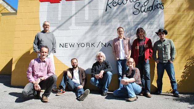 Druhá tráva s producentem Stevem Walshem a zvuka�kou Alex Dolphin natá�ela album v Nashvillu.