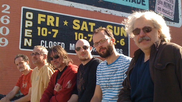 Druhá tráva s producentem Stevem Walshem a zvuka�kou Alex Dolphin natá�ela album v Nashvillu.