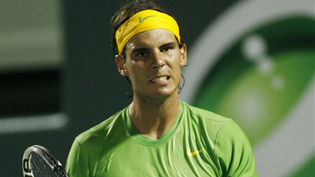 ANO! Rafael Nadal se raduje z povedeného míku.