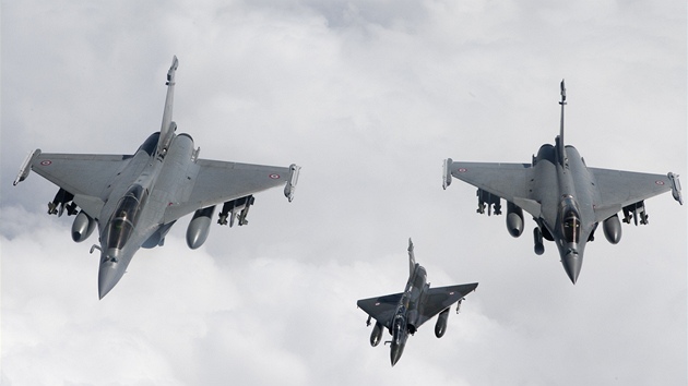 Francouzské letouny Rafale a Mirage pi operaci nad Libyí