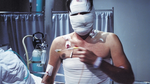 Z filmu Mu� bez minulosti